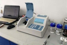  測量水中溶解氧時是否需要攪拌樣品？